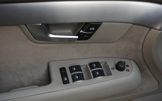 Audi A4 cena 18900 przebieg: 352000, rok produkcji 2007 z Łaszczów małe 211